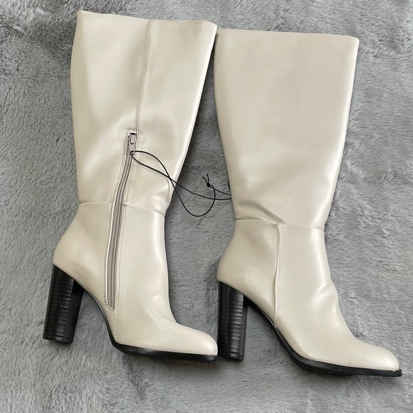New in box Women’s boots - Picture 2 of 5